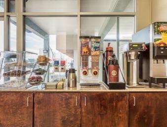 トラベロッジ バイ ウィンダム バージニア ビーチ バージニアビーチ エクステリア 写真